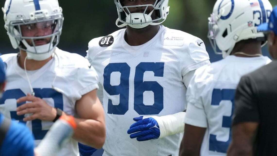 NFL roster cuts: Teams get down to 53 players