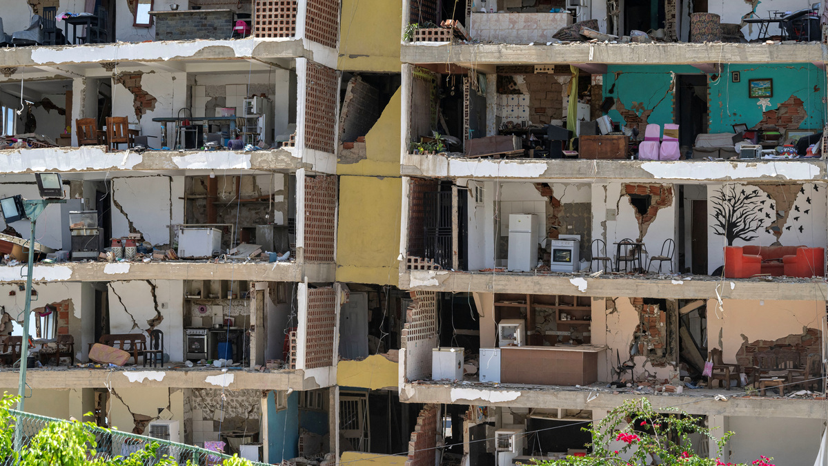 Un edificio dañado en el barrio de Playa Grande, estado de La Guaira, Venezuela, el 1 de julio de 2026, tras los terremotos gemelos del 24 de junio en Venezuela. 