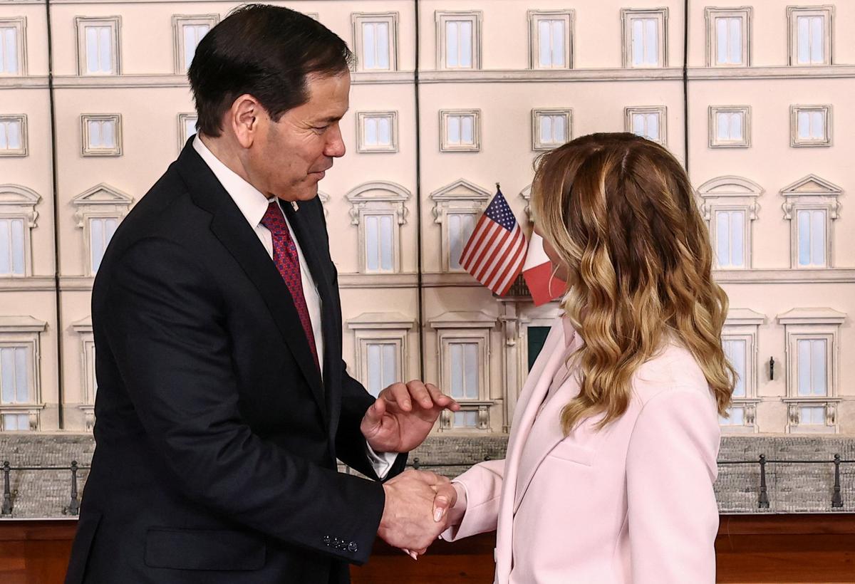 Italian Prime Minister Giorgia Meloni shakes hands with U.S. Secretary of State Marco Rubio at Chigi Palace, in Rome, Italy, May 8, 2026. REUTERS/Matteo Minnella