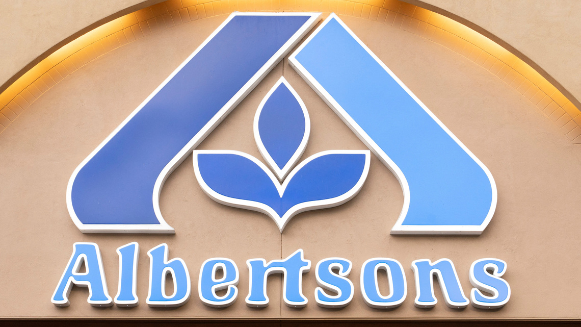US grocer Albertsons pulls annual outlook, accelerates turnaround efforts 