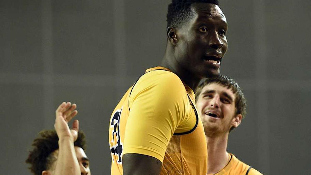  Rioux will look to follow in the footsteps of Mamdou Ndiaye, UC Irvine's star center from last decade who stood 7' 6". | Kelvin Kuo-Imagn Images 