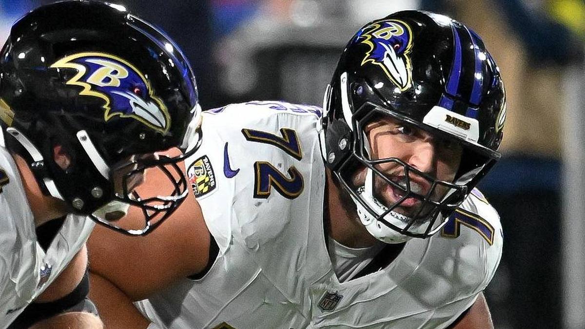  Sep 7, 2025; Orchard Park, New York, USA; Baltimore Ravens quarterback Lamar Jackson (8) with center Tyler Linderbaum (64) and guard Andrew Vorhees (72) at the line of scrimmage in the first quarter against the Buffalo Bills at Highmark Stadium. Mandatory Credit: Mark Konezny-Imagn Images | Mark Konezny-Imagn Images 
