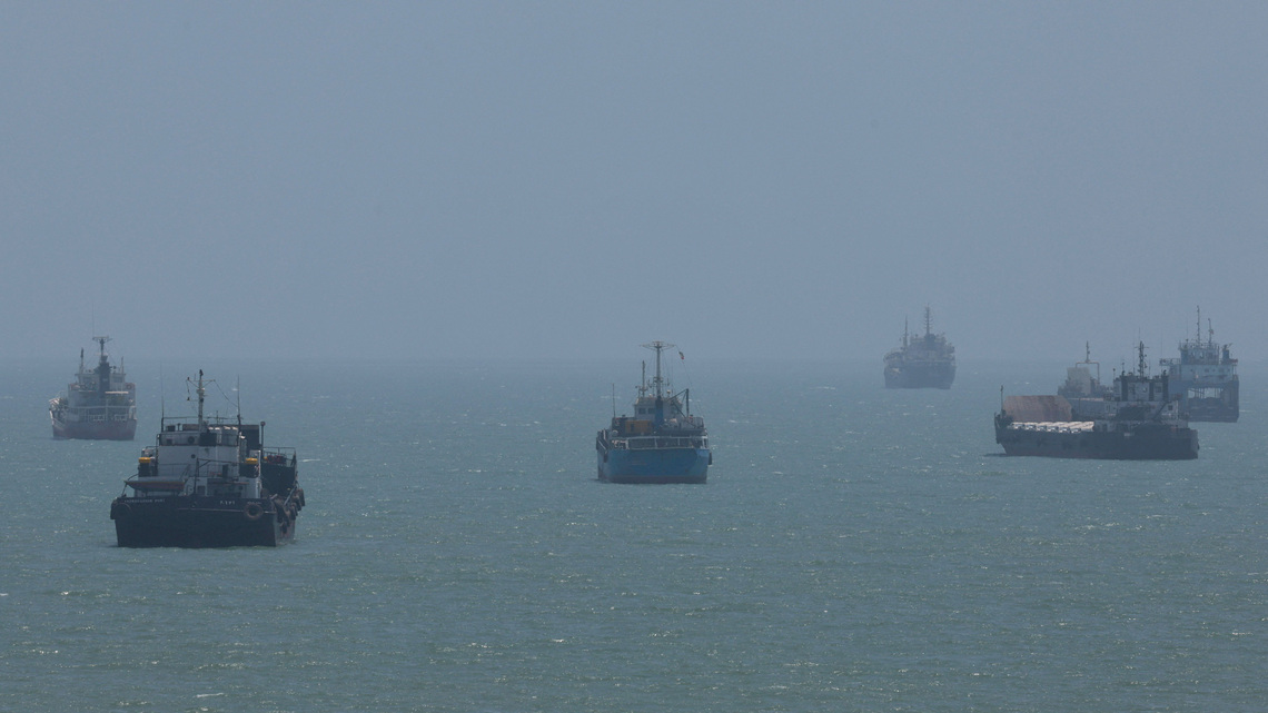 Shipping traffic through Strait of Hormuz rises slightly, data shows