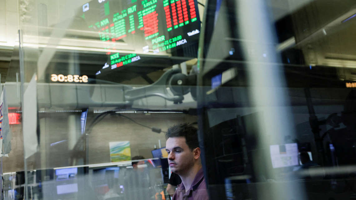 US equity funds witness first weekly outflow in three weeks