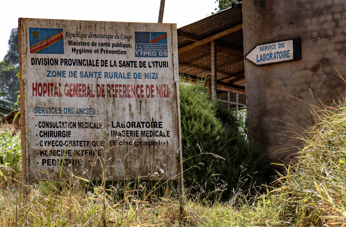 A sign near the Nizi health centre during an Ebola awareness session as humanitarian agencies intensify efforts to contain a new Ebola outbreak involving the Bundibugyo strain, at Kpangba displacement camp where Ebola cases were observed, Djugu territory in Ituri province, Democratic Republic of Congo, June 13, 2026. REUTERS/Gradel Muyisa Mumbere.