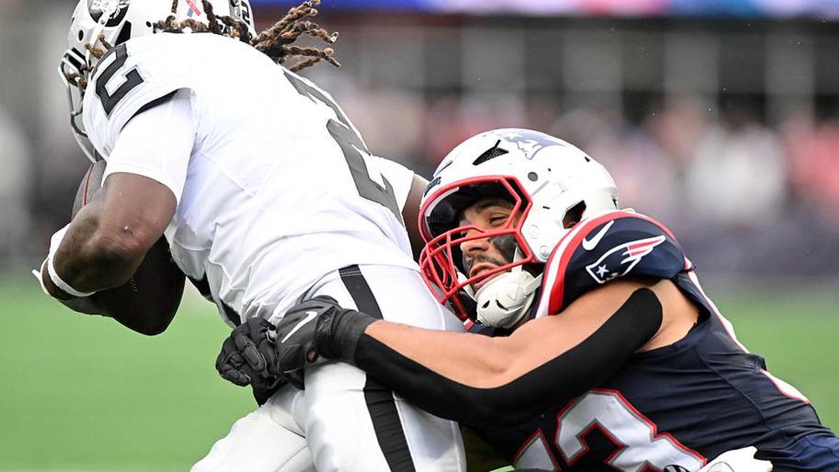  Sep 7, 2025; Foxborough, Massachusetts, USA; New England Patriots linebacker Christian Elliss (53) makes a tackle on Las Vegas Raiders running back Ashton Jeanty (2) in the first half at Gillette Stadium. Mandatory Credit: Brian Fluharty-Imagn Images | Brian Fluharty-Imagn Images 