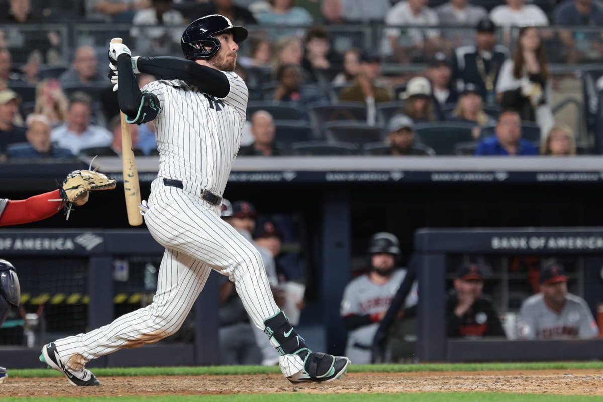  Jun 2, 2026; Bronx, New York, USA; New York Yankees left fielder Cody Bellinger (35) singles during the seventh inning against the Cleveland Guardians at Yankee Stadium. Mandatory Credit: Vincent Carchietta-Imagn Images 