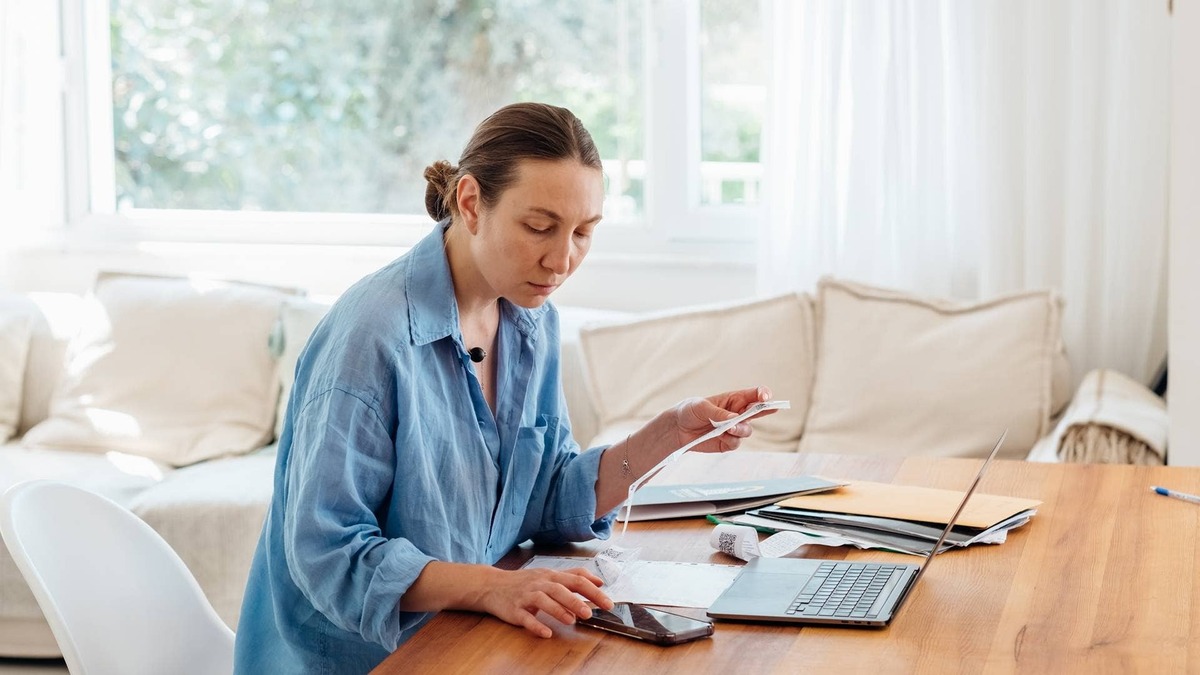  Late payments, high credit utilization, and frequent card applications can quietly damage credit scores and make borrowing more expensive. 