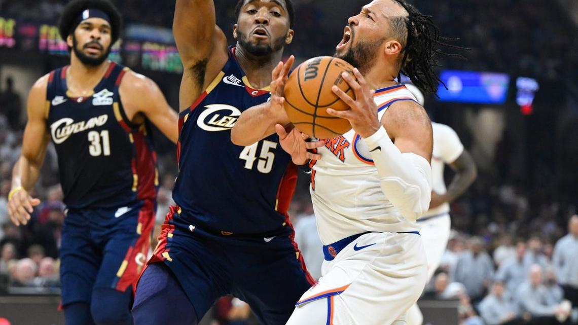 Knicks hammer Cavs again, take 3-0 series lead 