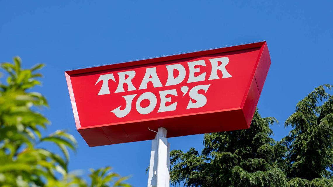 Trader Joe's Memorial Day hours 
