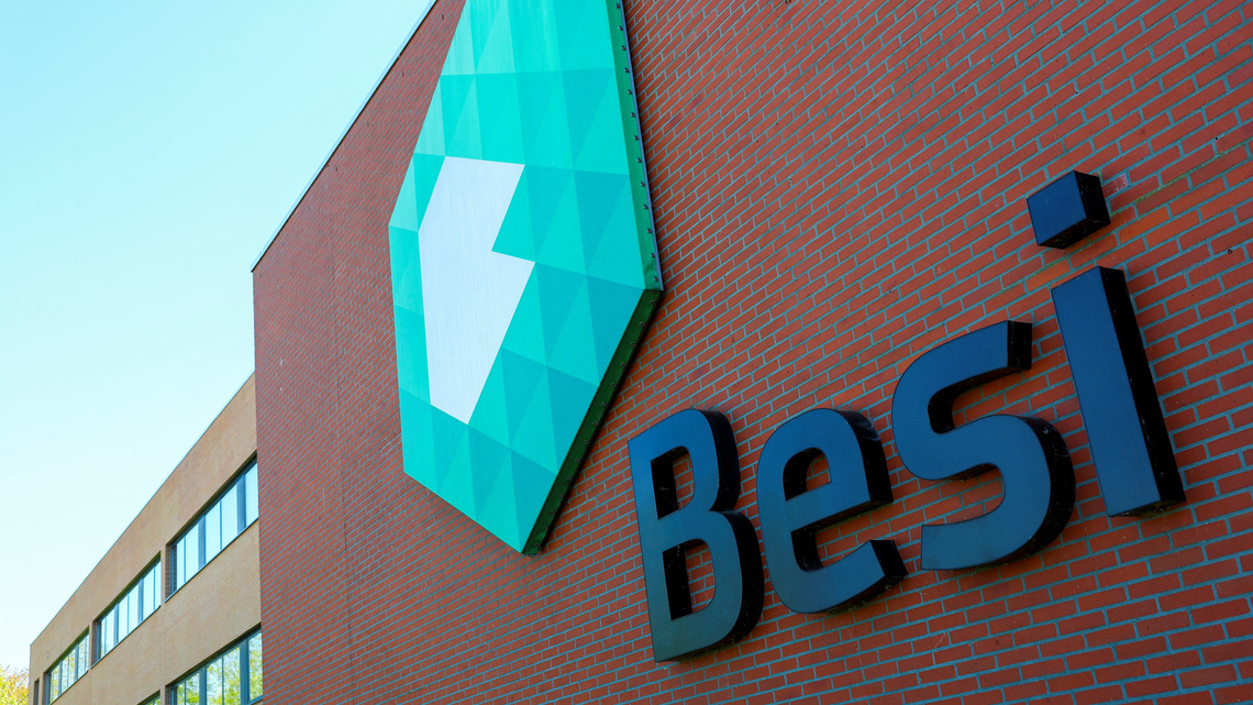 Besi shares fall on report ASML is working on rival hybrid bonding product 