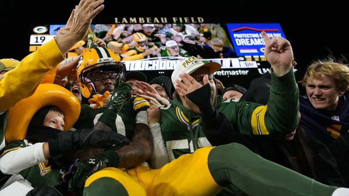 Packers ride Jordan Love's 3 TD tosses to victory over Panthers 