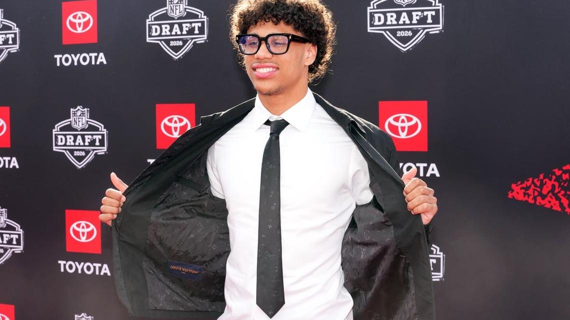 Saints sign first-round WR Jordyn Tyson 