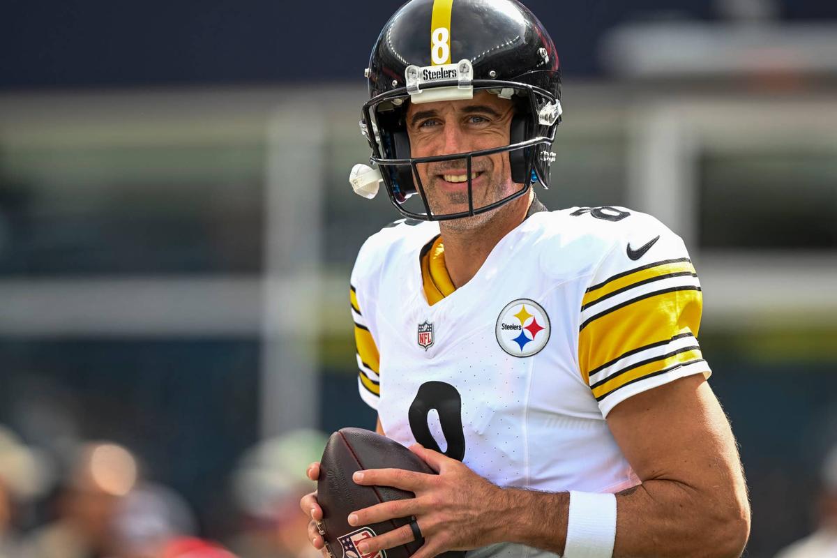  Pittsburgh Steelers quarterback Aaron Rodgers (8). Brian Fluharty-Imagn Images