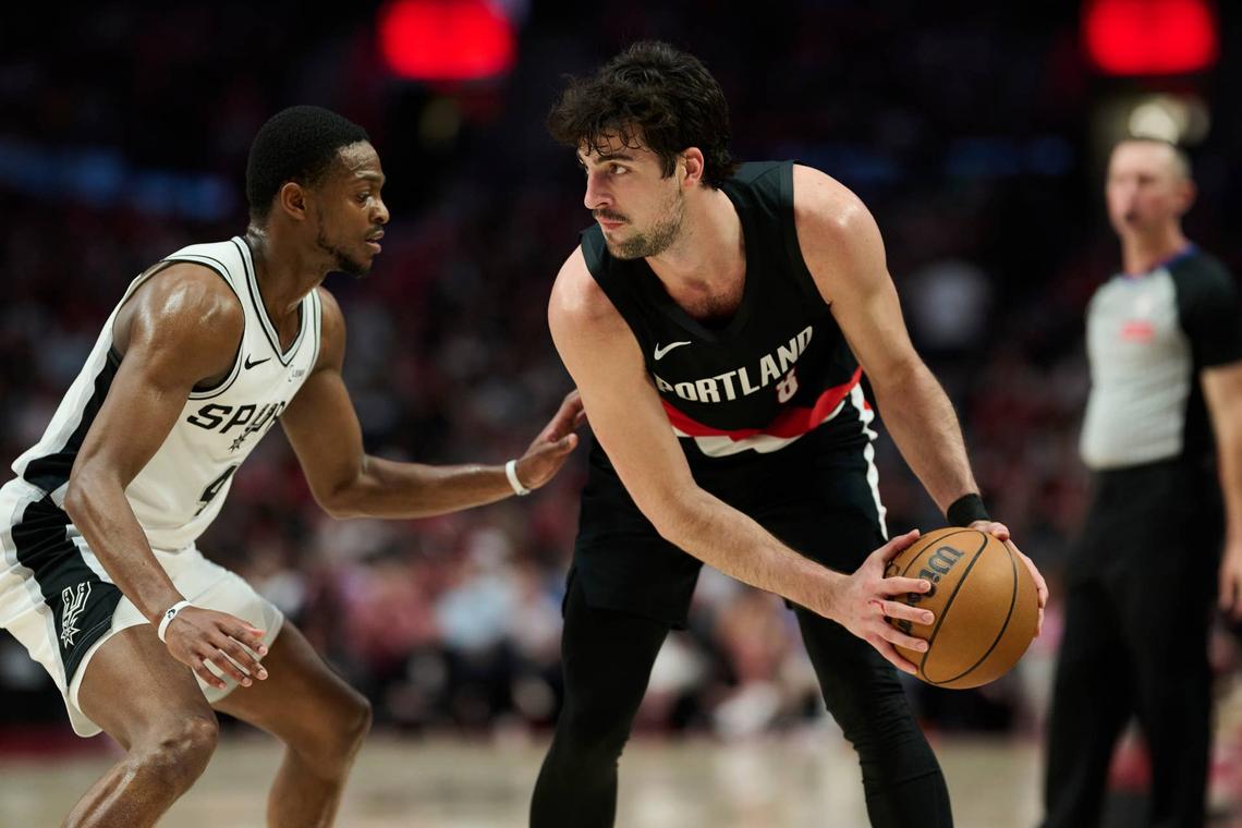  Portland Trail Blazers forward Deni Avdija (8) 