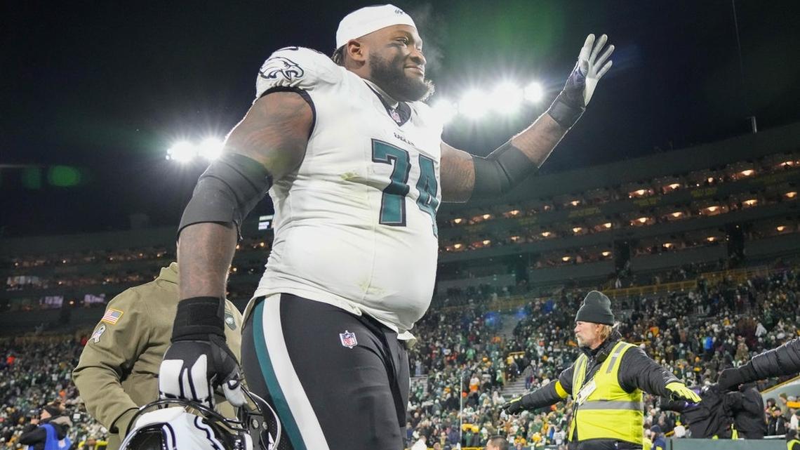Reports: Eagles re-sign OT Fred Johnson