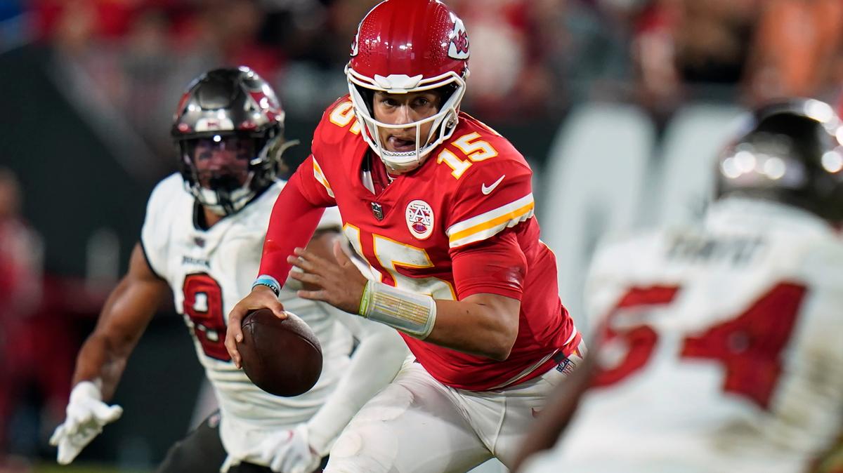 Kansas City Chiefs quarterback Patrick Mahomes (15) scrambles during the second half of an NFL football game against the Tampa Bay Buccaneers Sunday, Oct. 2, 2022, in Tampa, Fla. (AP Photo/Chris O’Meara)