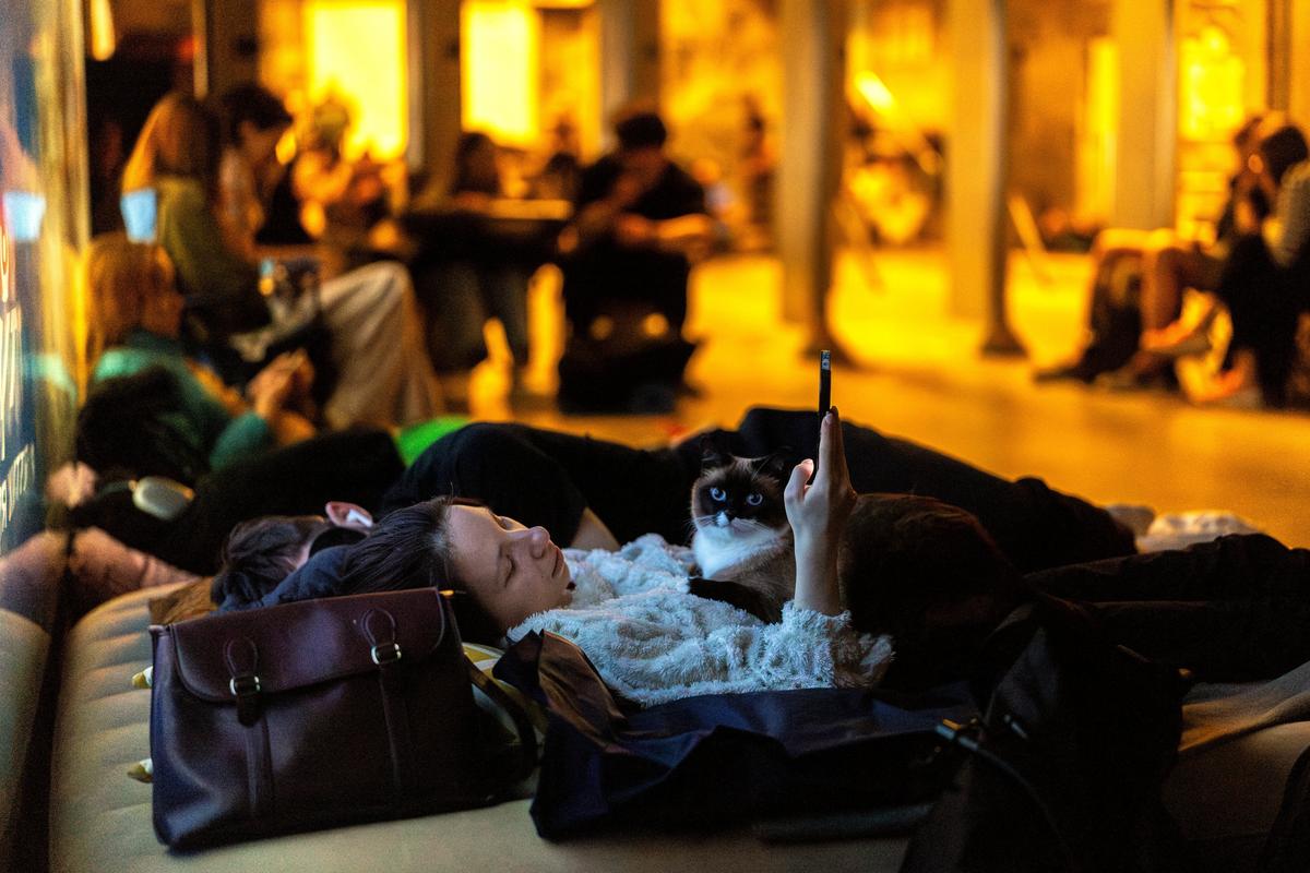 People shelter in a metro station during Russian missile and drone attacks, amid Russia's attack on Ukraine, in Kyiv, Ukraine, May 24, 2026. REUTERS/Thomas Peter