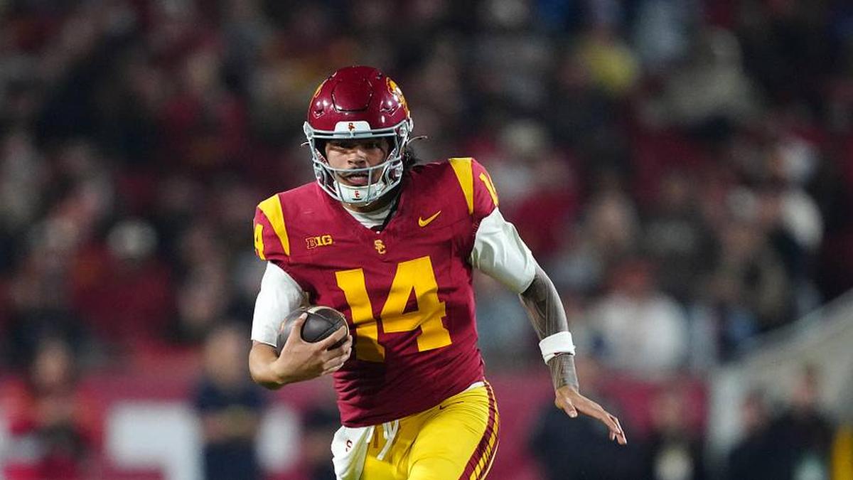  Nov 29, 2025; Los Angeles, California, USA; Southern California Trojans quarterback Jayden Maiava (14) carries the ball against the UCLA Bruins in the first half at United Airlines Field at Los Angeles Memorial Coliseum. Mandatory Credit: Kirby Lee-Imagn Images | Kirby Lee-Imagn Images 