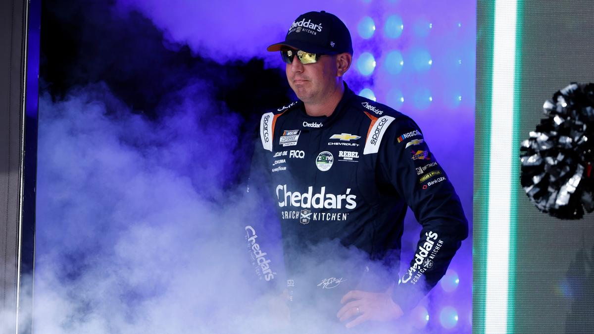 NASCAR Talladega Auto Racing. Kyle Busch waves to fans before a NASCAR Cup Series auto race, Sunday, April 26, 2026, in Talladega, Ala. (AP Photo/Butch Dill)
