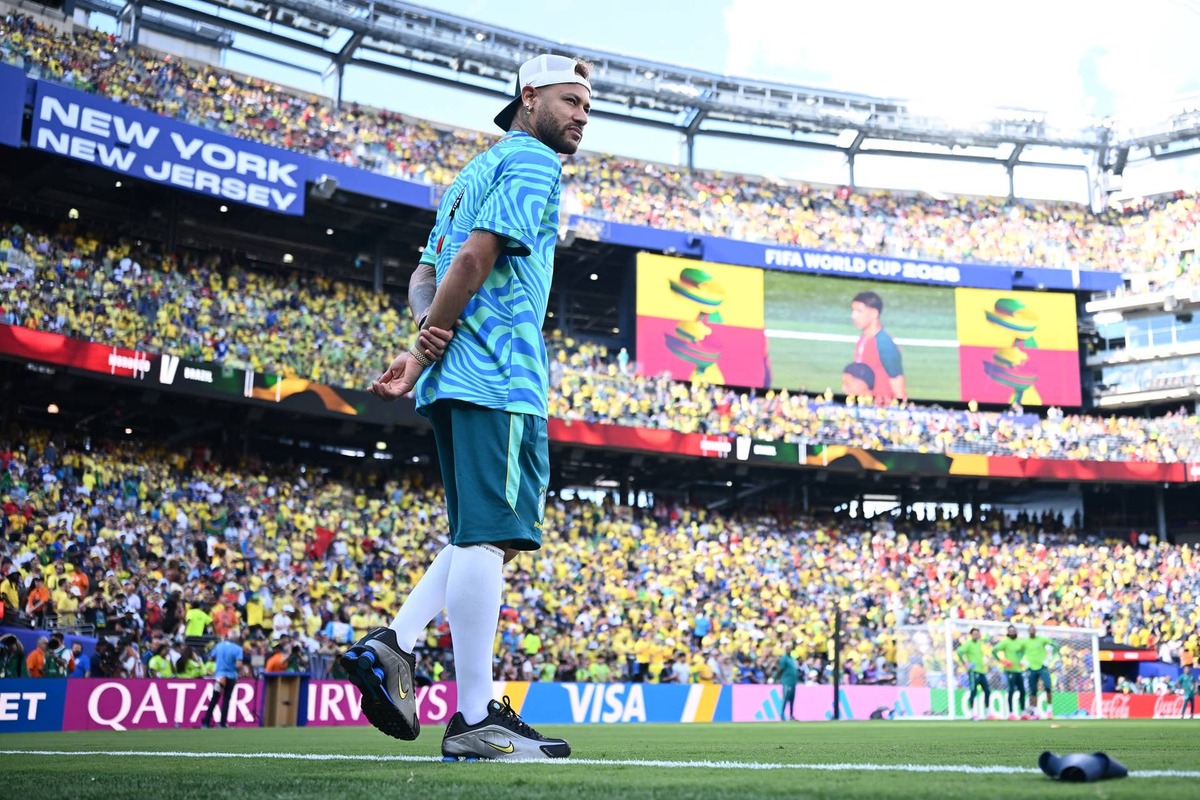  Neymar Jr #10 of Brazil inspects the pitch before the FIFA World Cup 2026 Group C match between Brazil and Morocco at New York New Jersey Stadium on June 13, 2026 in East Rutherford, New Jersey. (Photo by Hannah Peters - FIFA/FIFA via Getty Images) Photo by Hannah Peters - FIFA/FIFA via Getty Images