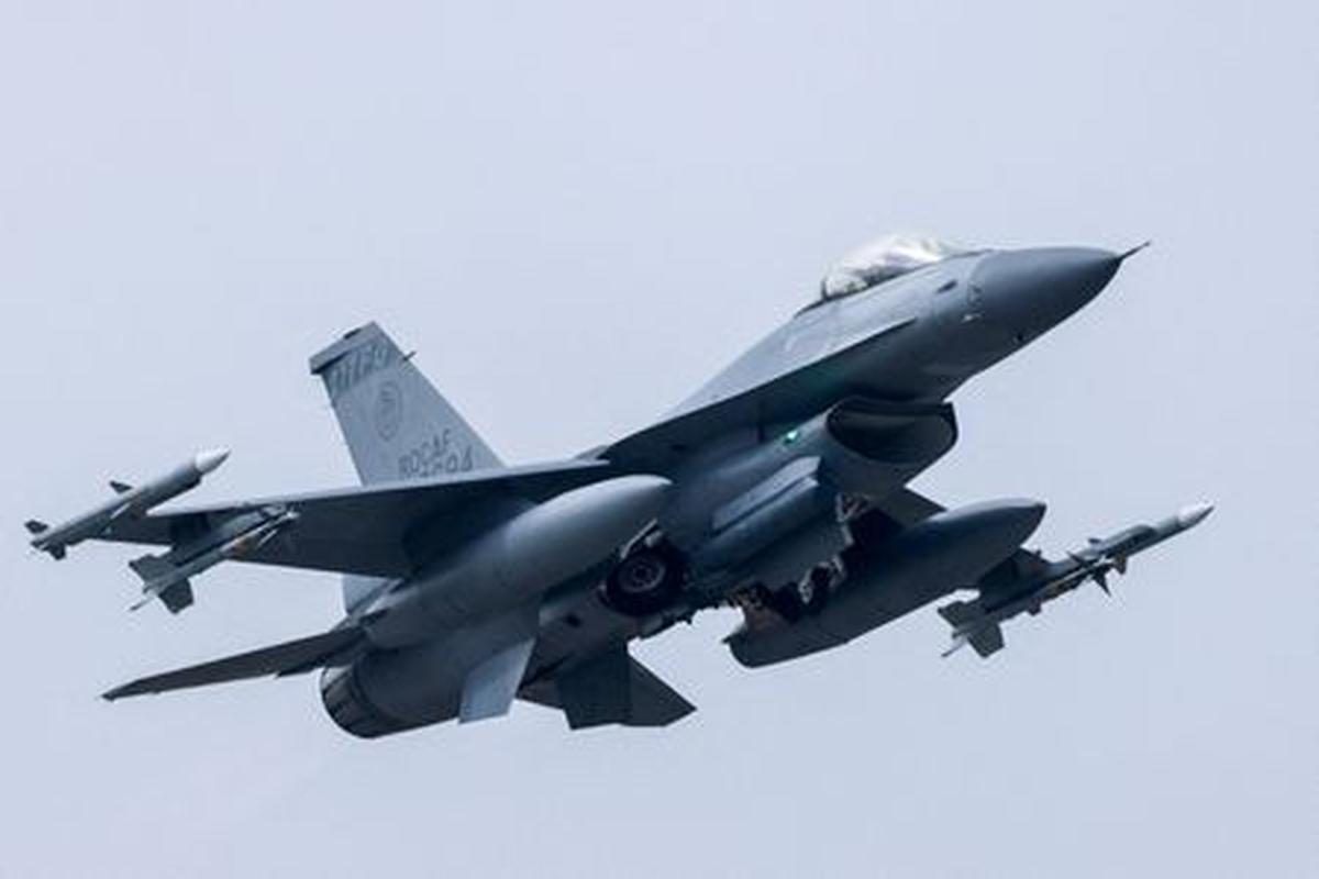 FILE PHOTO: An F-16 fighter jet takes off during an annual military exercise ahead of Lunar New Year in Chiayi, Taiwan January 28, 2026. REUTERS/Ann Wang/File Photo