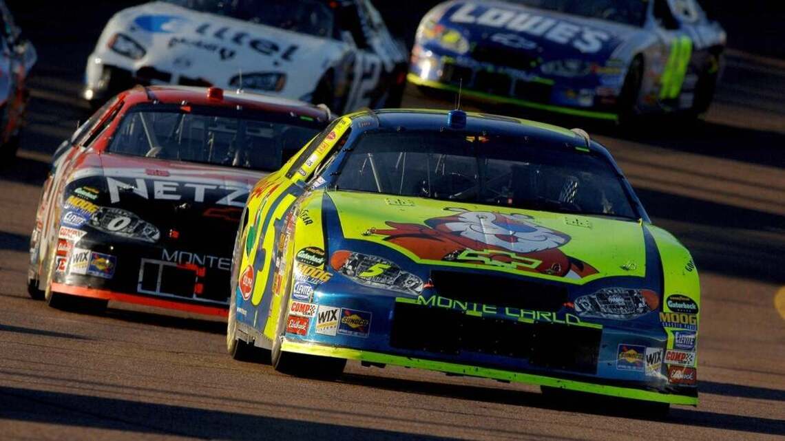 Kyle Larson to honor Kyle Busch with special paint job 