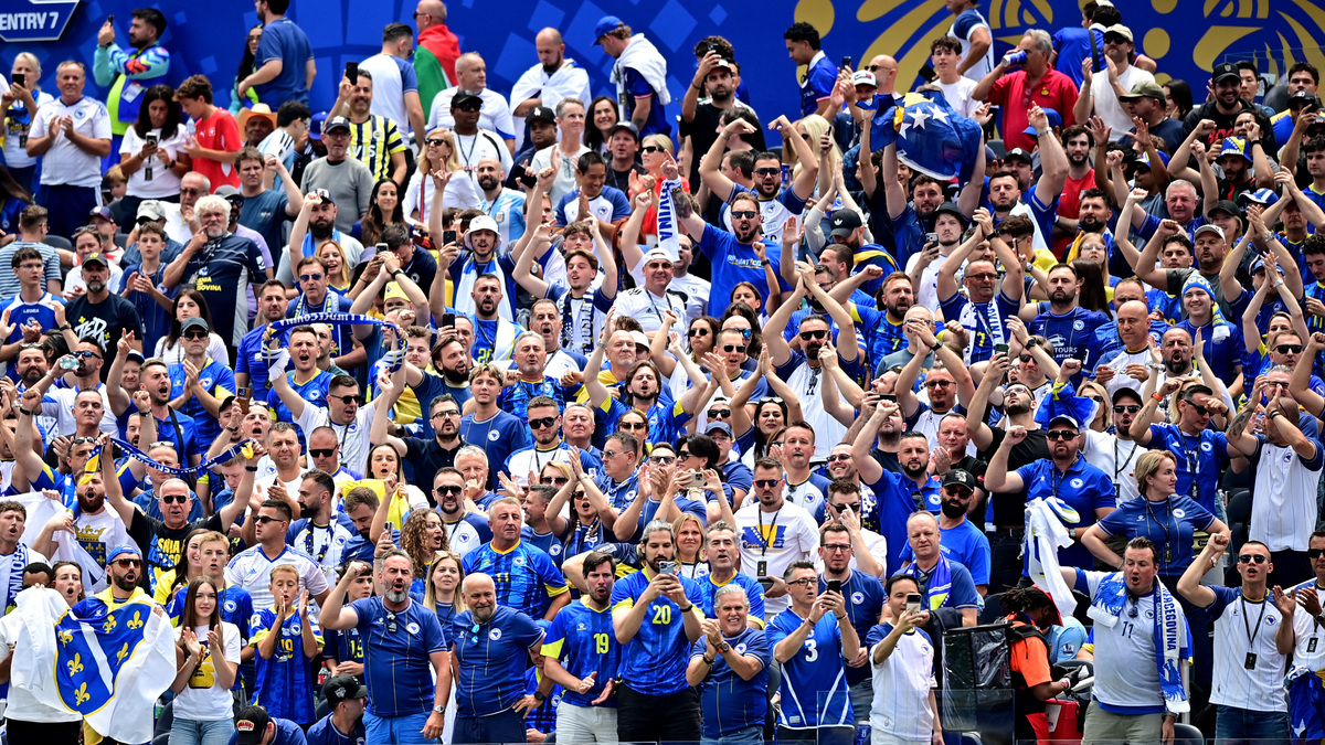 Soccer Football - FIFA World Cup 2026 - Group B - Switzerland v Bosnia and Herzegovina - Los Angeles Stadium, Inglewood, California, U.S. - June 18, 2026 Bosnia and Herzegovina fans IMAGN IMAGES via Reuters/Gary Vasquez