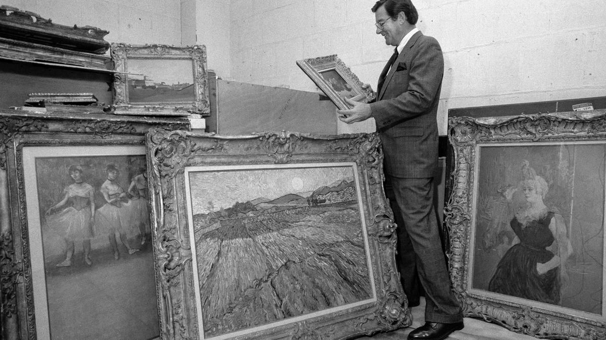 FILE -- John Marion at a warehouse with paintings to be auctioned by Sotheby's, in Manhattan, Nov. 28, 1984. Marion, who was the public face of the global auction house Sotheby's for more than three decades and was long considered the country's greatest art auctioneer -- the man with the golden gavel, who oversaw multiple record-breaking sales -- died on May 6, 2026, in the La Jolla neighborhood of San Diego. He was 92. (Fred R. Conrad/The New York Times)
