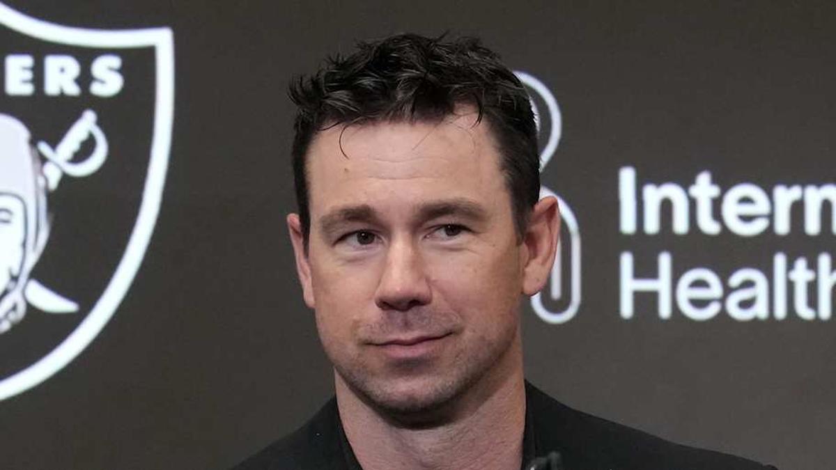  Apr 24, 2026; Henderson, NV, USA; Las Vegas Raiders coach Klint Kubiak at press conference at Intermountain Health Performance Center. Mandatory Credit: Kirby Lee-Imagn Images | Kirby Lee-Imagn Images 