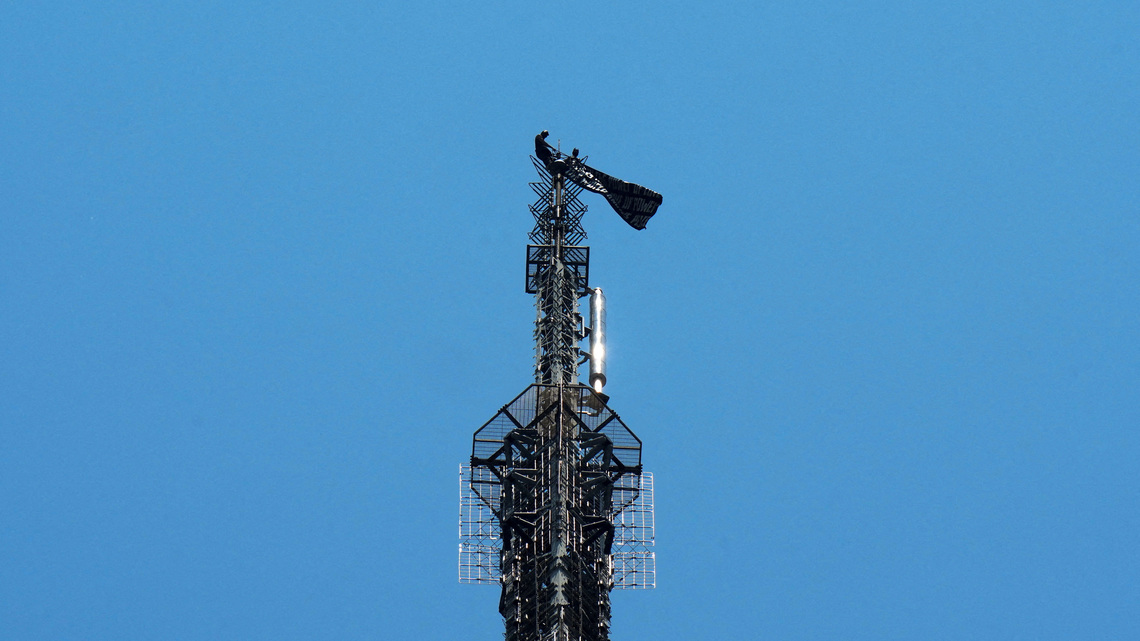 Two people unfurl peace banner atop NY's Empire State Building in apparent proposal stunt 