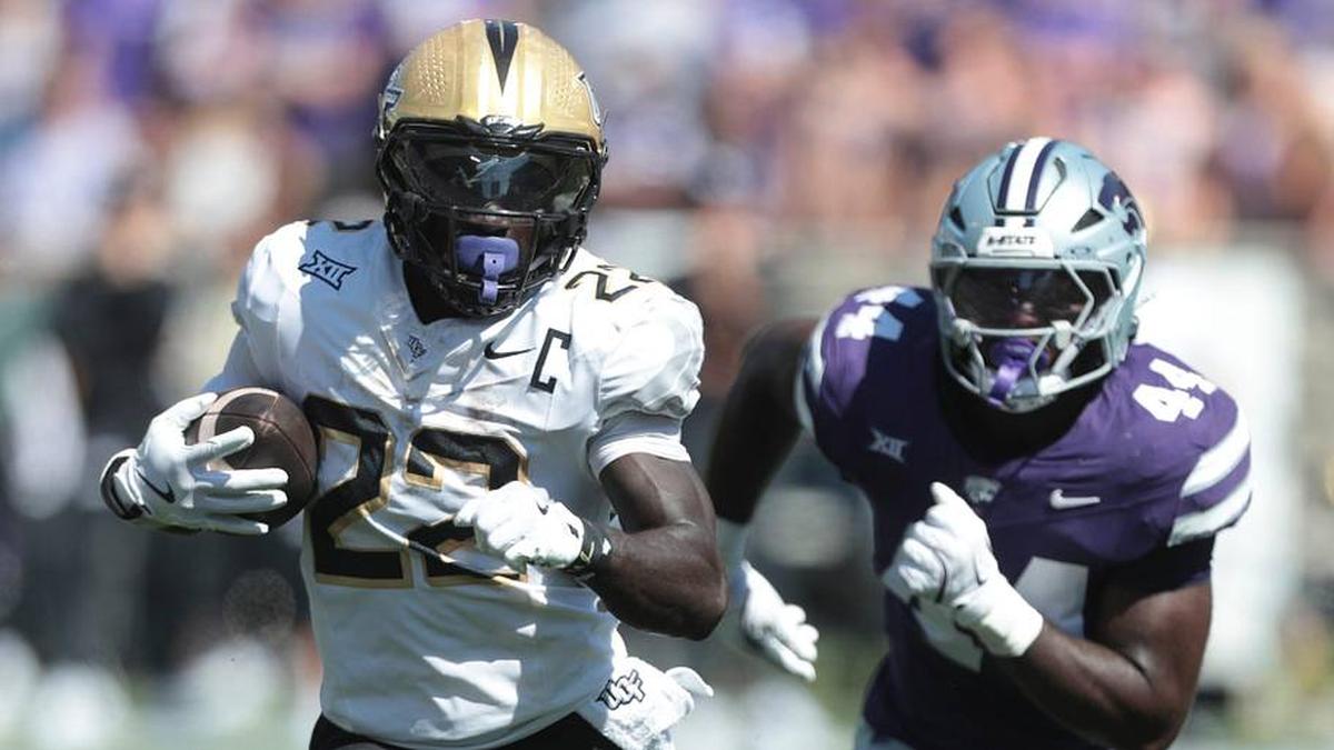  UCF Knights running back Myles Montgomery (22) runs the ball during the second half of the game against Kansas State Wildcats at Bill Snyder Family Stadium on Sept. 27, 2025. | Evert Nelson/The Capital-Journal / USA TODAY NETWORK via Imagn Images 