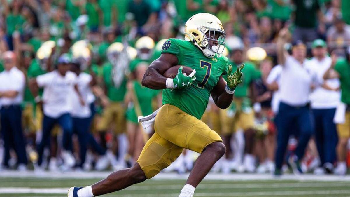  Notre Dame running back Audric Estime (7) runs the ball during the Notre Dame vs. California NCAA football game Saturday, Sept. 17, 2022 at Notre Dame Stadium in South Bend. | Michael Caterina / USA TODAY NETWORK 