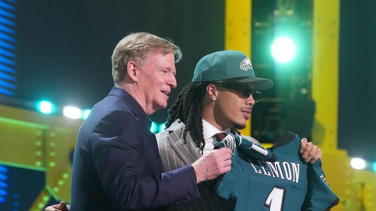  Apr 23, 2026; Pittsburgh, PA, USA; Southern California Trojans receiver Makai Lemon is selected by the Philadelphia Eagles as the number 20 pick during the 2026 NFL Draft at Acrisure Stadium. Mandatory Credit: Kirby Lee-Imagn Images | Kirby Lee-Imagn Images 
