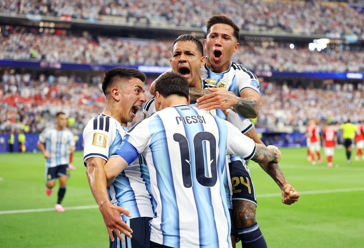  Lionel Messi celebrates with teammates after scoring his team's first goal during the FIFA World Cup 2026 Group J match between Argentina and Austria. Photo by Charlotte Wilson/Getty Images