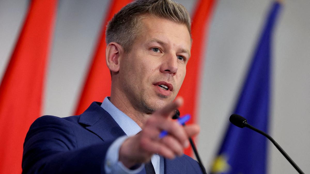 FILE PHOTO: Election winner Peter Magyar speaks during a press conference in Budapest, Hungary, April 20, 2026. REUTERS/Bernadett Szabo/File Photo