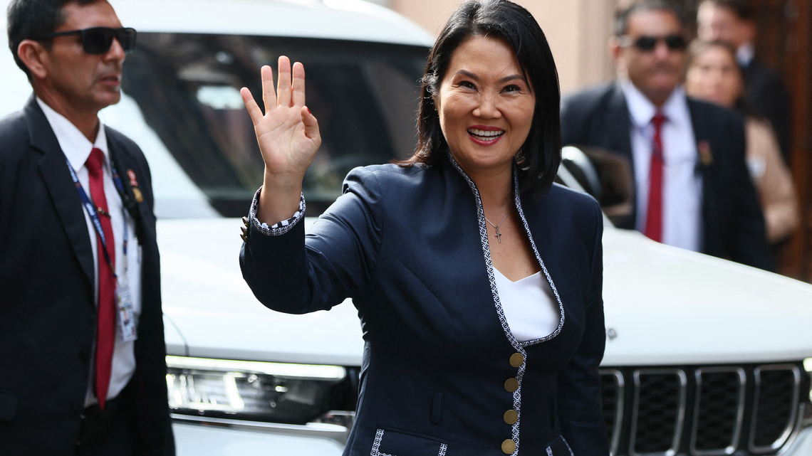 Fujimori sworn in, giving Peru shot to break cycle of chaos 