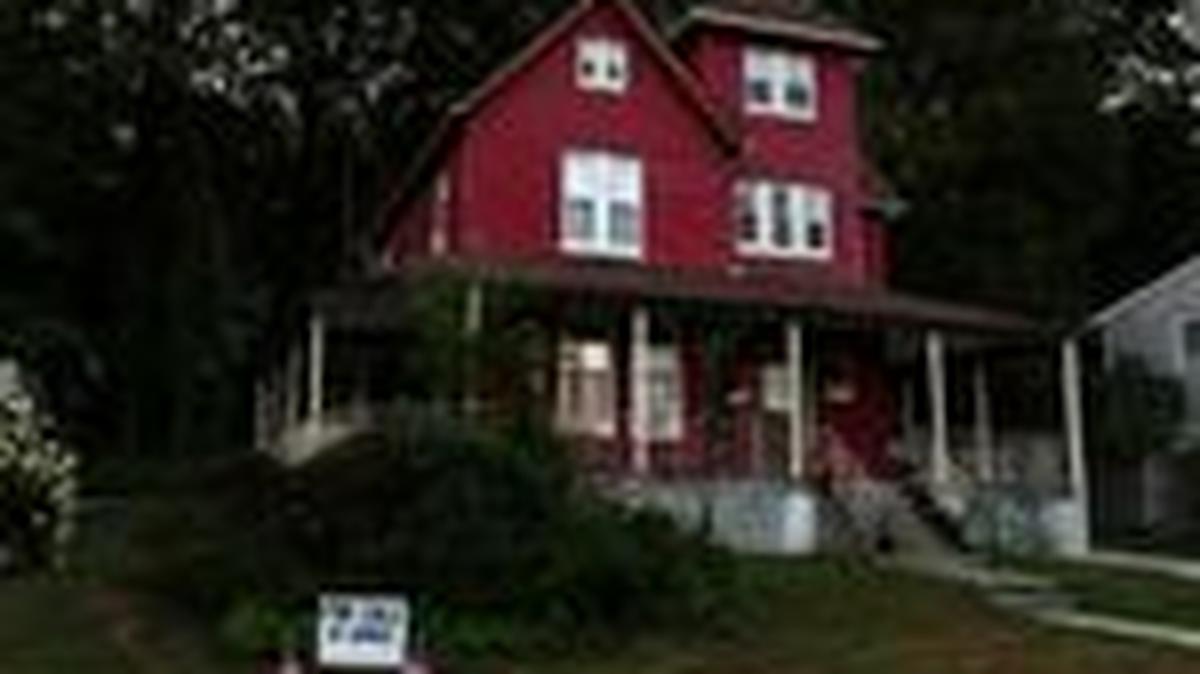 FILE PHOTO: A "For Sale" sign stands in front of a house, on the North Shore of Long Island city of Glen Cove, New York, U.S., August 12, 2025. REUTERS/Shannon Stapleton/File Photo