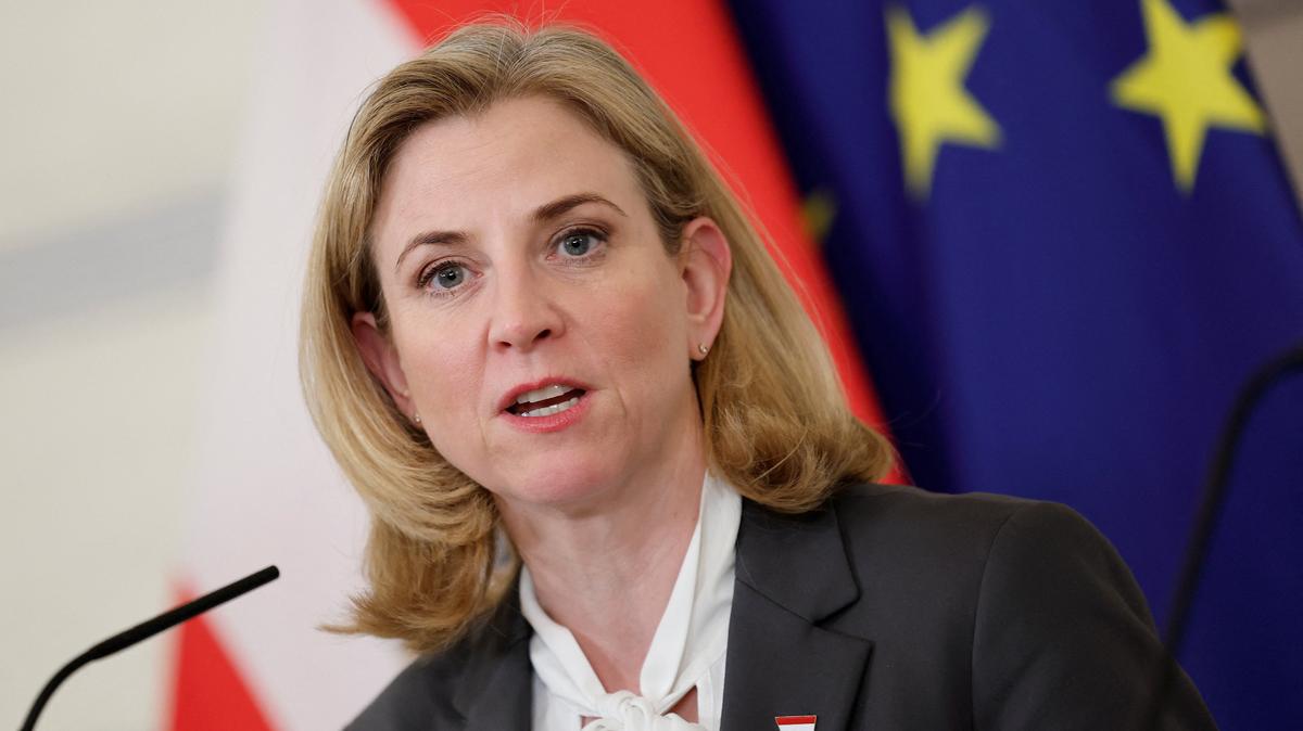 FFILE PHOTO: Austrian Foreign Minister Beate Meinl-Reisinger attends a press conference in Vienna, Austria, April 27, 2026. REUTERS/Lisa Leutner/ File Photo