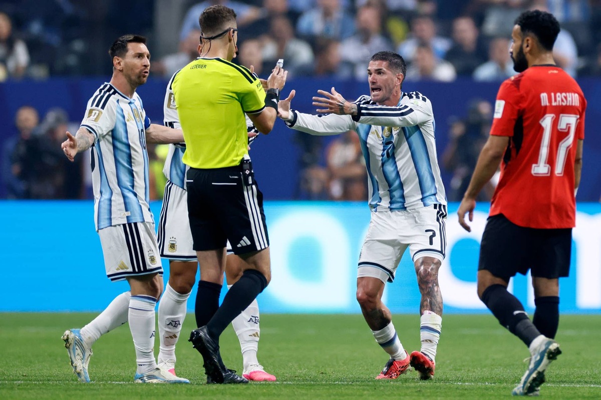  Lionel Messi of Argentina, Referee Francois Letexier and Rodrigo De Paul of Argentina during the FIFA World Cup 2026.