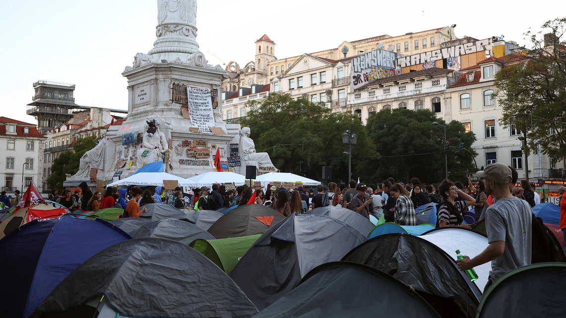 Portugal housing protesters return to squares, vow to press on