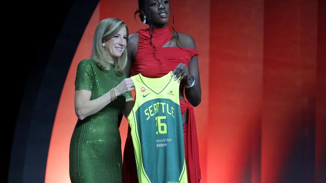Storm looking for added help as Sun pay a visit 