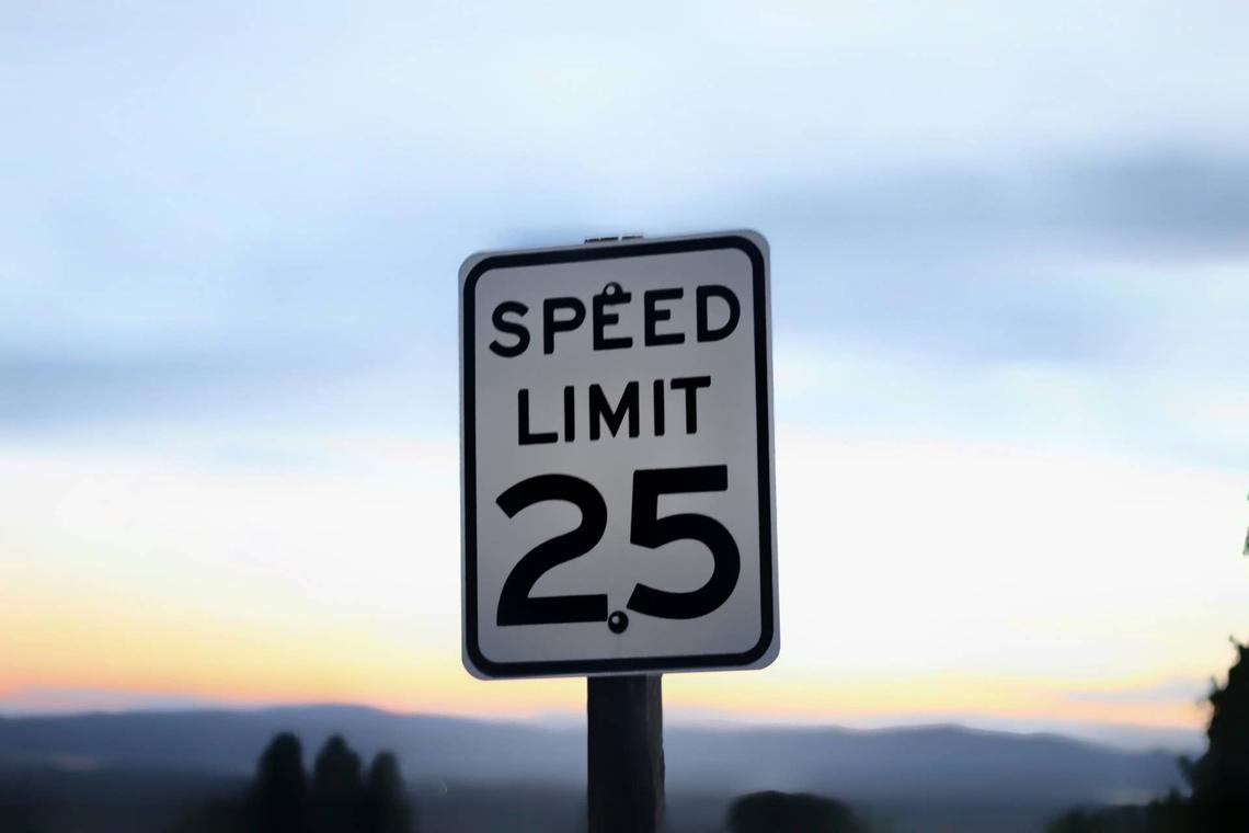  Speed limit sign Joshua Hoehne/Unsplash