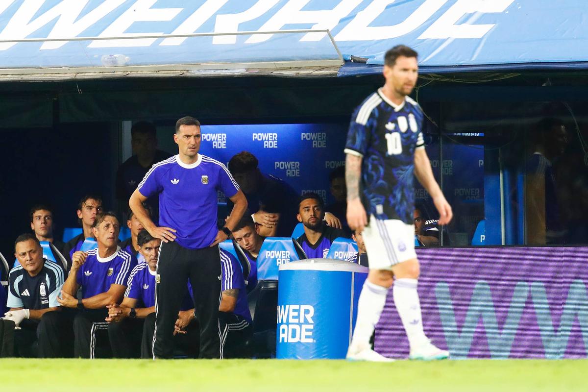  Lionel Scaloni, Head Coach of Argentina looks on during the international friendly match between Argentina and Zambia at Estadio Alberto J. Armando on March 31, 2026 in Buenos Aires, Argentina. (Photo by Marcos Brindicci/Getty Images) Photo by Marcos Brindicci/Getty Images