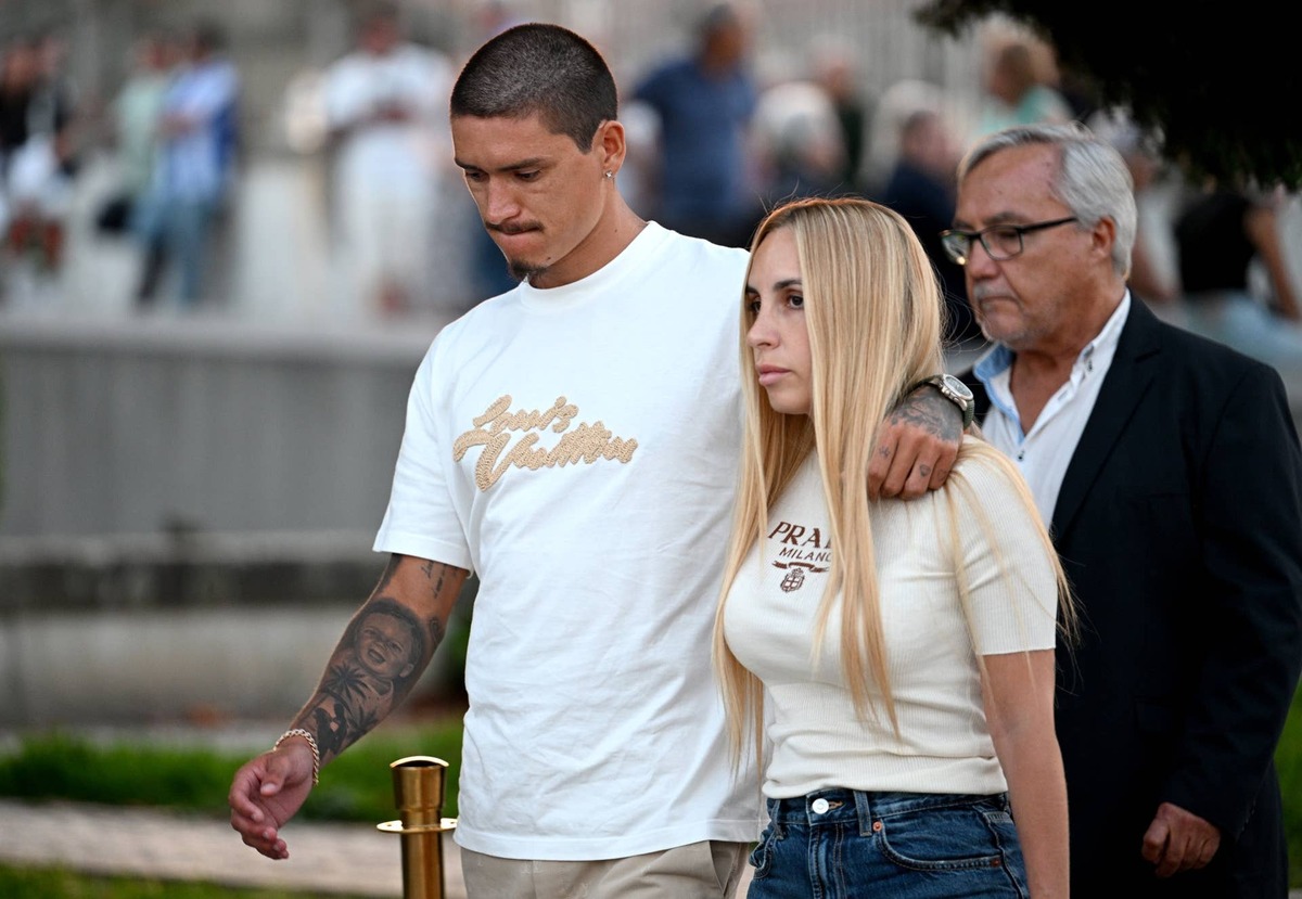  Darwin Nunez, Uruguayan football player for Liverpool and former teammate of Diogo Jota, attends with partner Lorena Manas, at a public wake held for Diogo Jota and his brother A on July 04, 2025. (Photo by Octavio Passos/Getty Images)