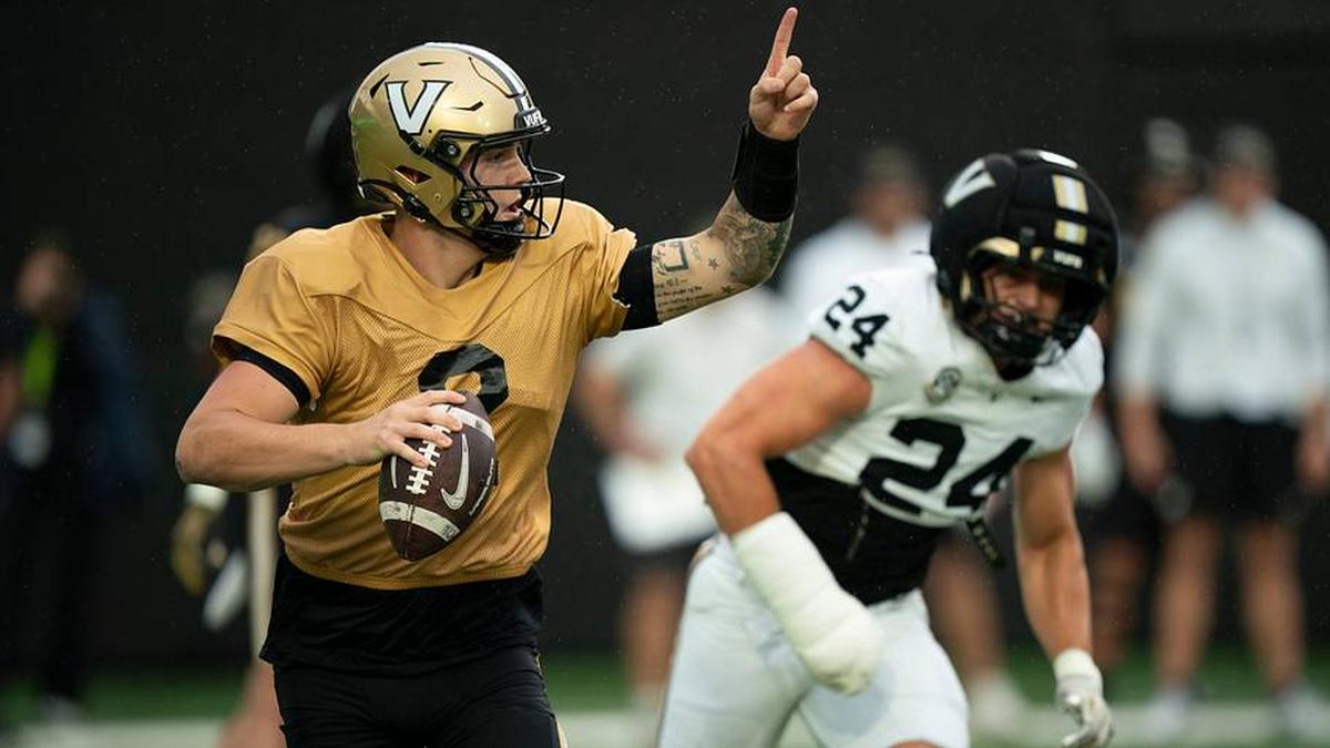  Freshman quarterback Jared Curtis is expected to be the heir apparent to the Vanderbilt quarterback left vacant by the program-changing Diego Pavia. | DENNY SIMMONS / THE TENNESSEAN / USA TODAY NETWORK via Imagn Images 