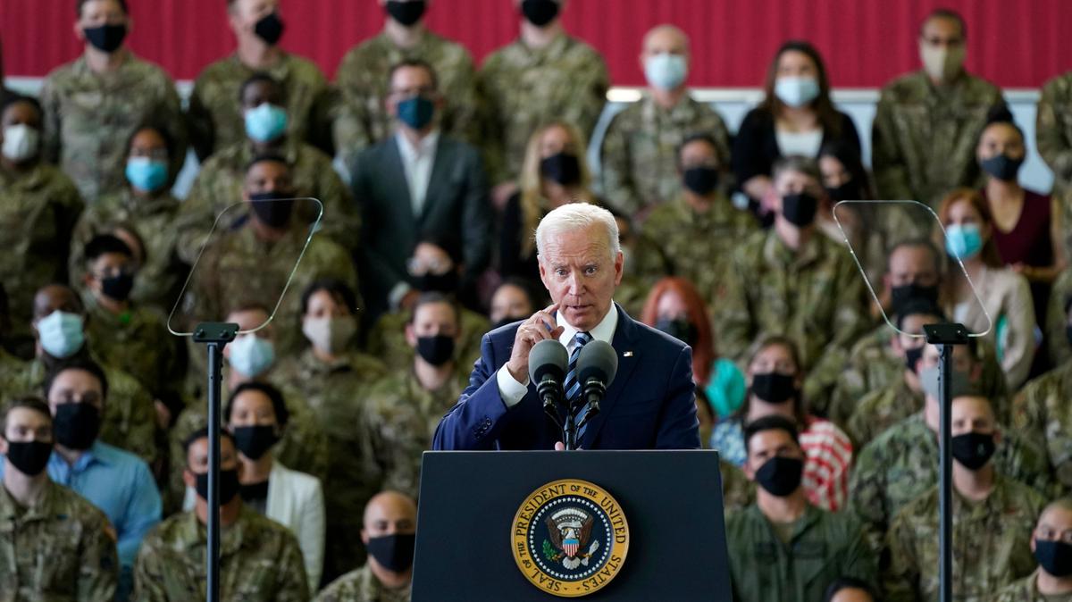 El presidente de Estados Unidos, Joe Biden, da un discurso ante soldados estadounidenses en RAF Mildenhall, en Suffolk, Inglaterra, el miércoles 9 de junio de 2021.
