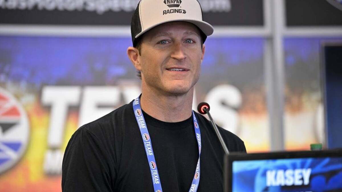 Kasey Kahne returning to full-time racing in '27 in Spire truck