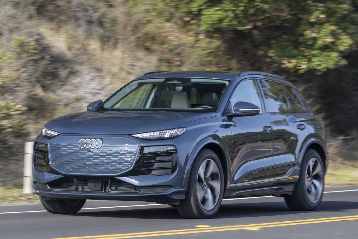 2025-2027 Audi Q6 e-tron SUV in Plasma Blue