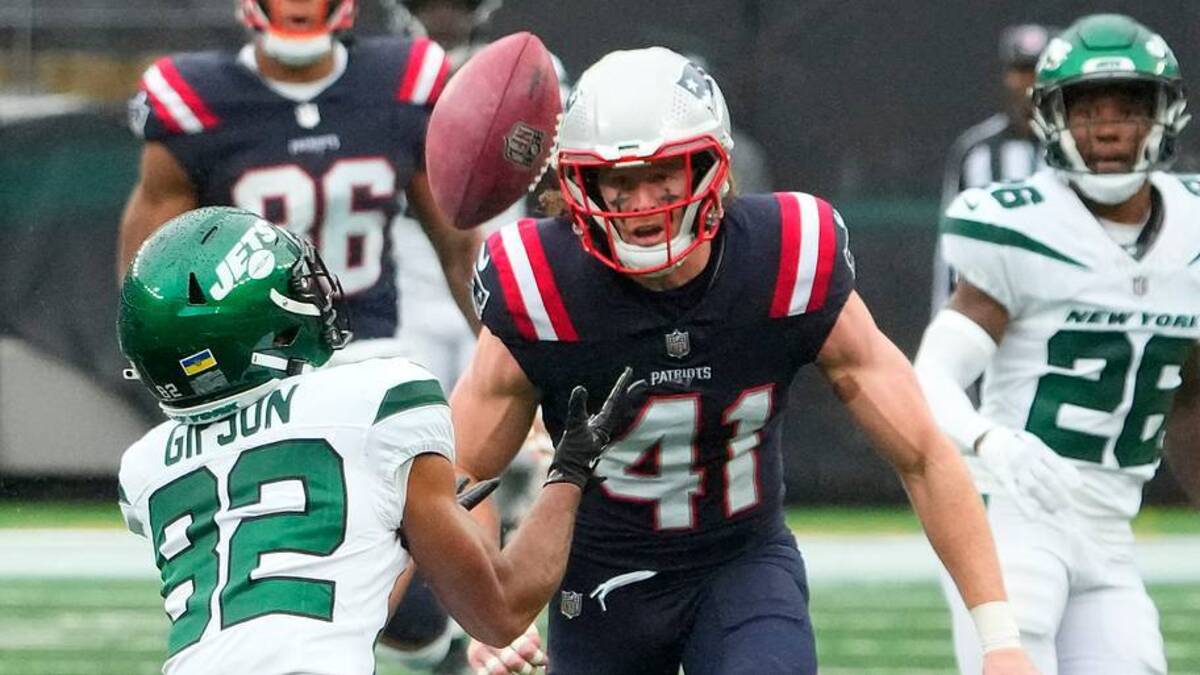 Sep 24, 2023; East Rutherford, New Jersey, USA; New York Jets wide receiver Xavier Gipson (82) eyes a punt while New England Patriots safety Brenden Schooler (41) readies for the tackle at MetLife Stadium. Mandatory Credit: Robert Deutsch-USA TODAY Sports | USA TODAY Sports via Reuters Connect 